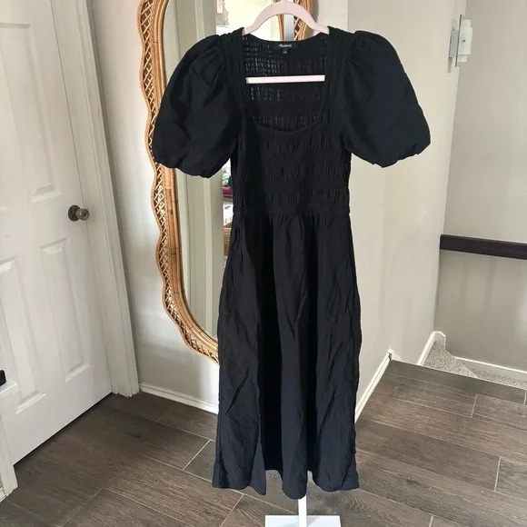 Madewell / Lucie Puff-Sleeve Midi Dress in Black - Picture 3 of 7
